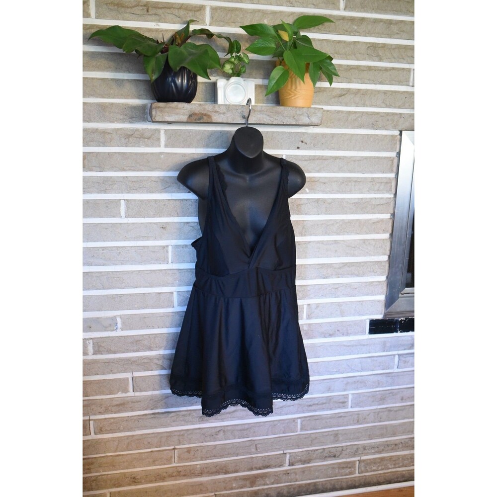 Torrid women's swimsuit Wireless Mid Lace Trimmed Swim Dress With Brief 1 Black